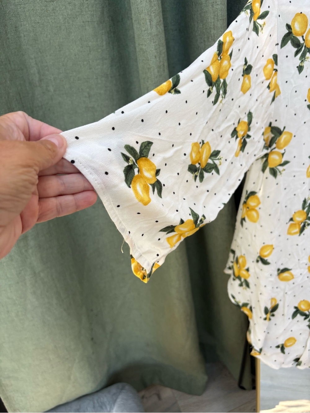 White Lemon Print Open-Front kimono - Picture 4 of 4
